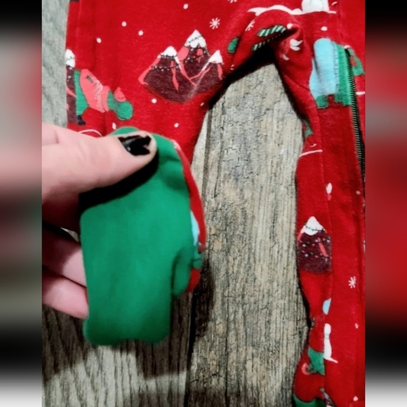 Christmas Dinosaur Baby sleeper 9 to 12m - Picture 3 of 3